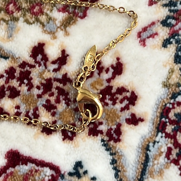 Vintage Avon Necklace - Picture 3 of 7